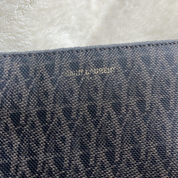 SAINT LAURENT
Monogram Canvas Flat Messenger Bag - Picture 13 of 13
